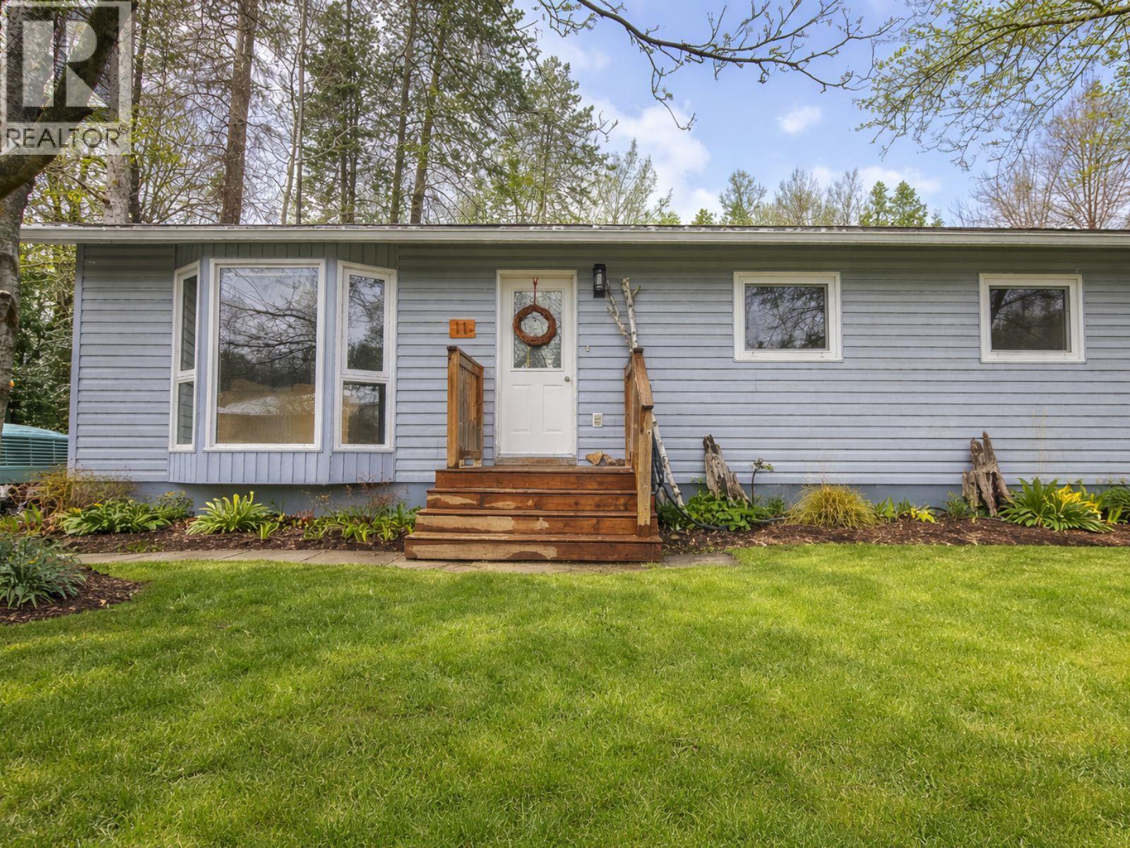 11 Ridgemont Drive, Fernie, British Columbia  V0B 1M2 - Photo 1 - 10383821