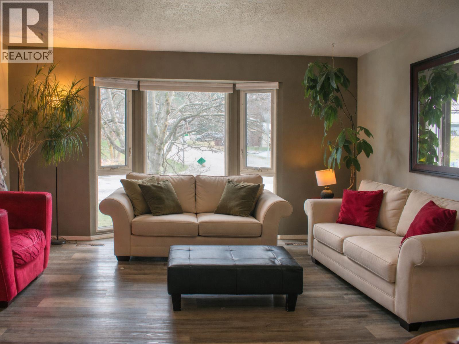 11 Ridgemont Drive, Fernie, British Columbia  V0B 1M2 - Photo 4 - 10383821