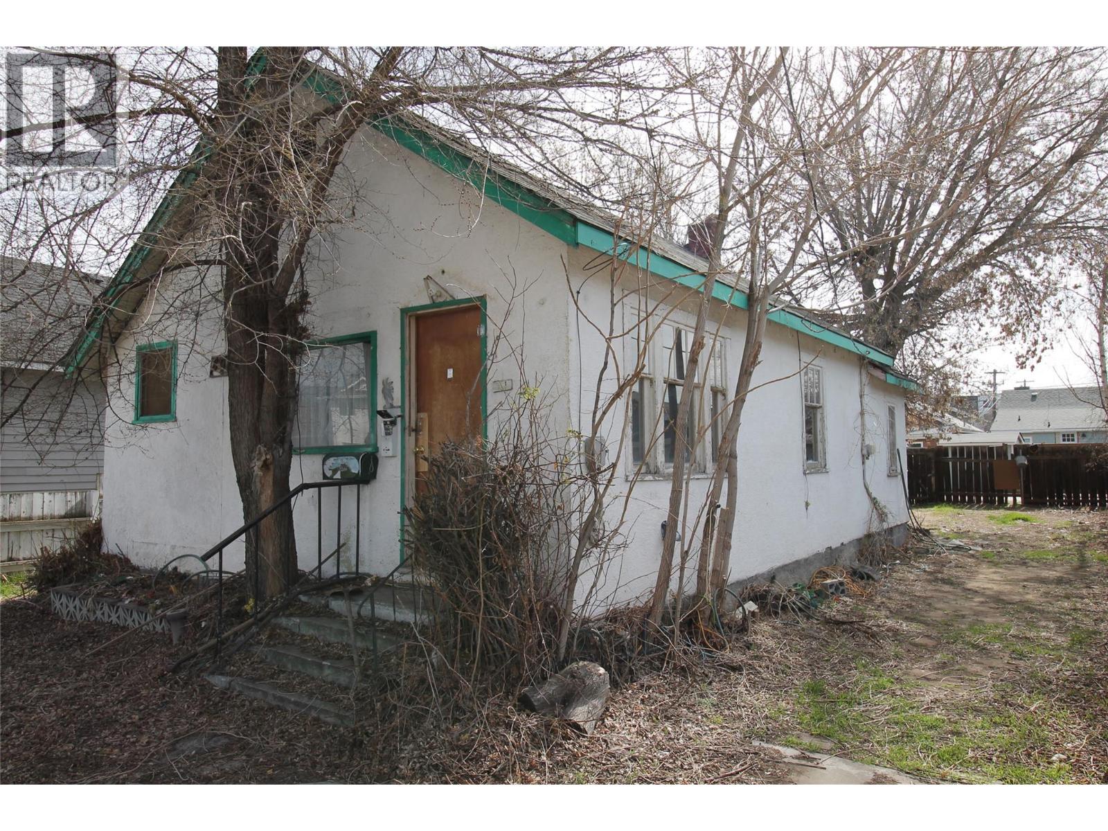 496 Heales Avenue, Penticton, British Columbia  V2A 1G4 - Photo 3 - 10383992