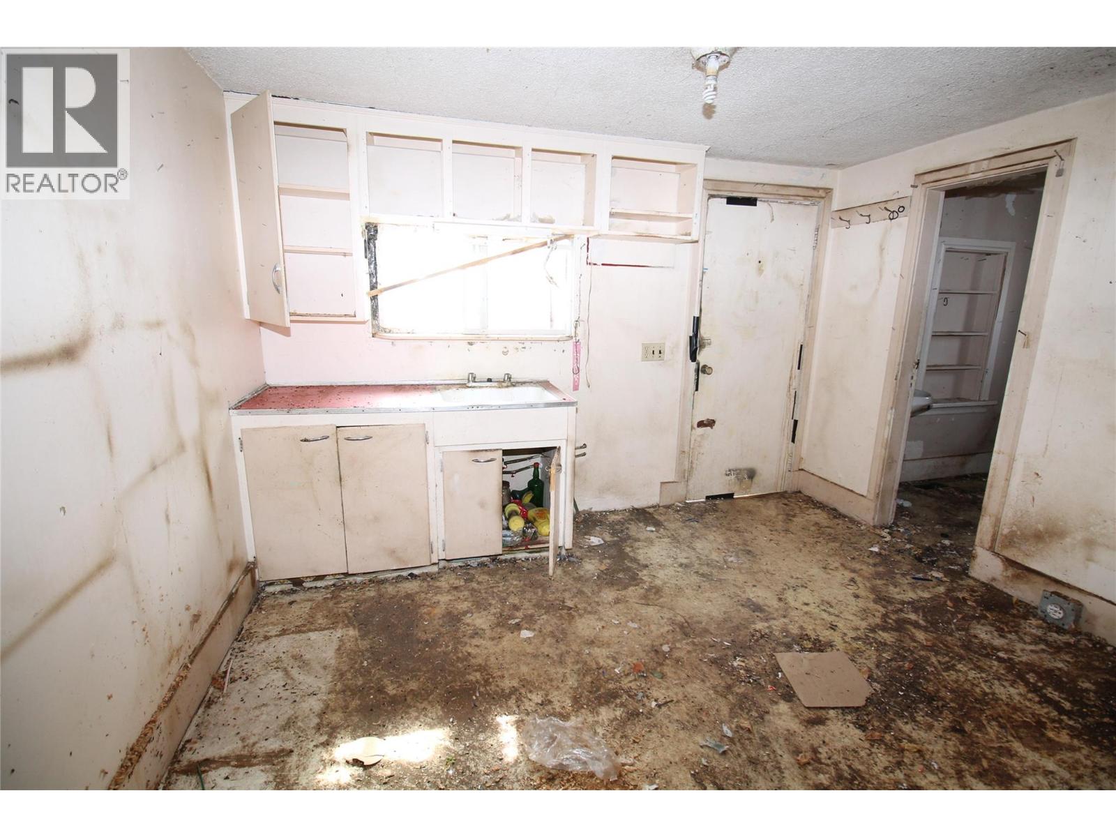 496 Heales Avenue, Penticton, British Columbia  V2A 1G4 - Photo 4 - 10383992