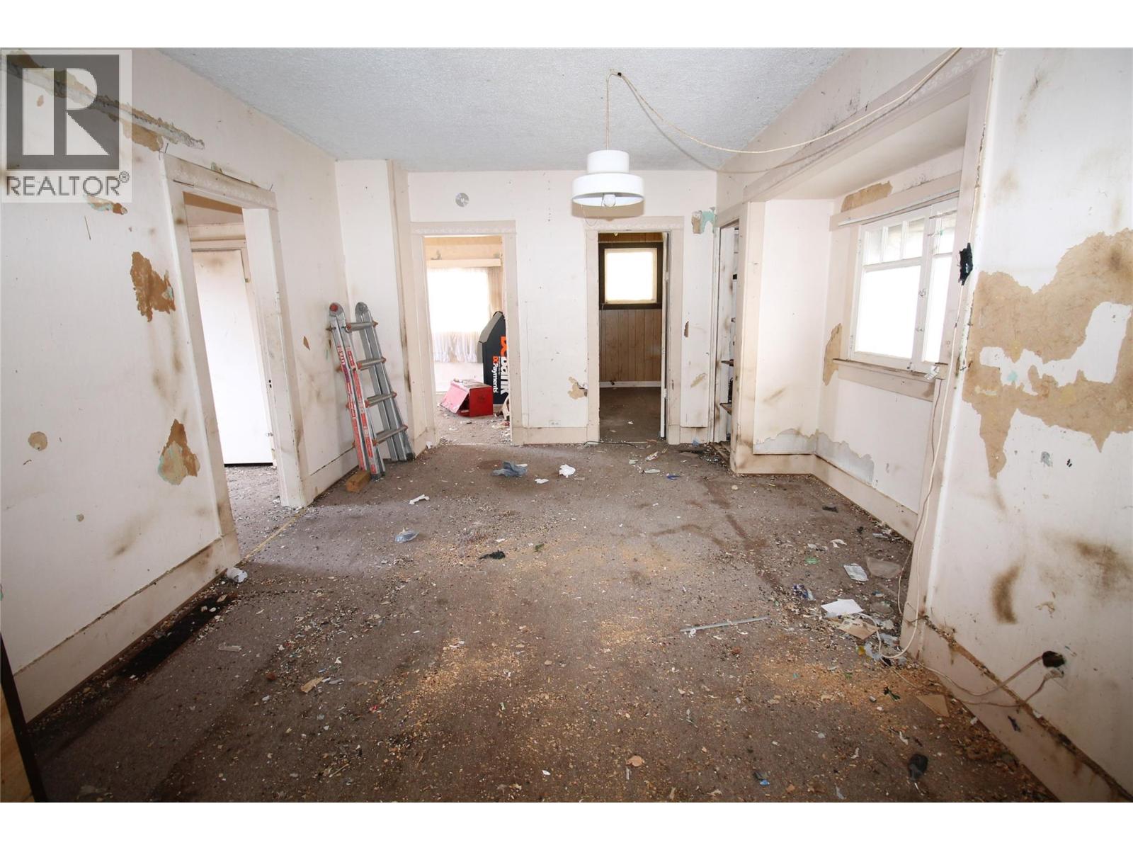 496 Heales Avenue, Penticton, British Columbia  V2A 1G4 - Photo 5 - 10383992