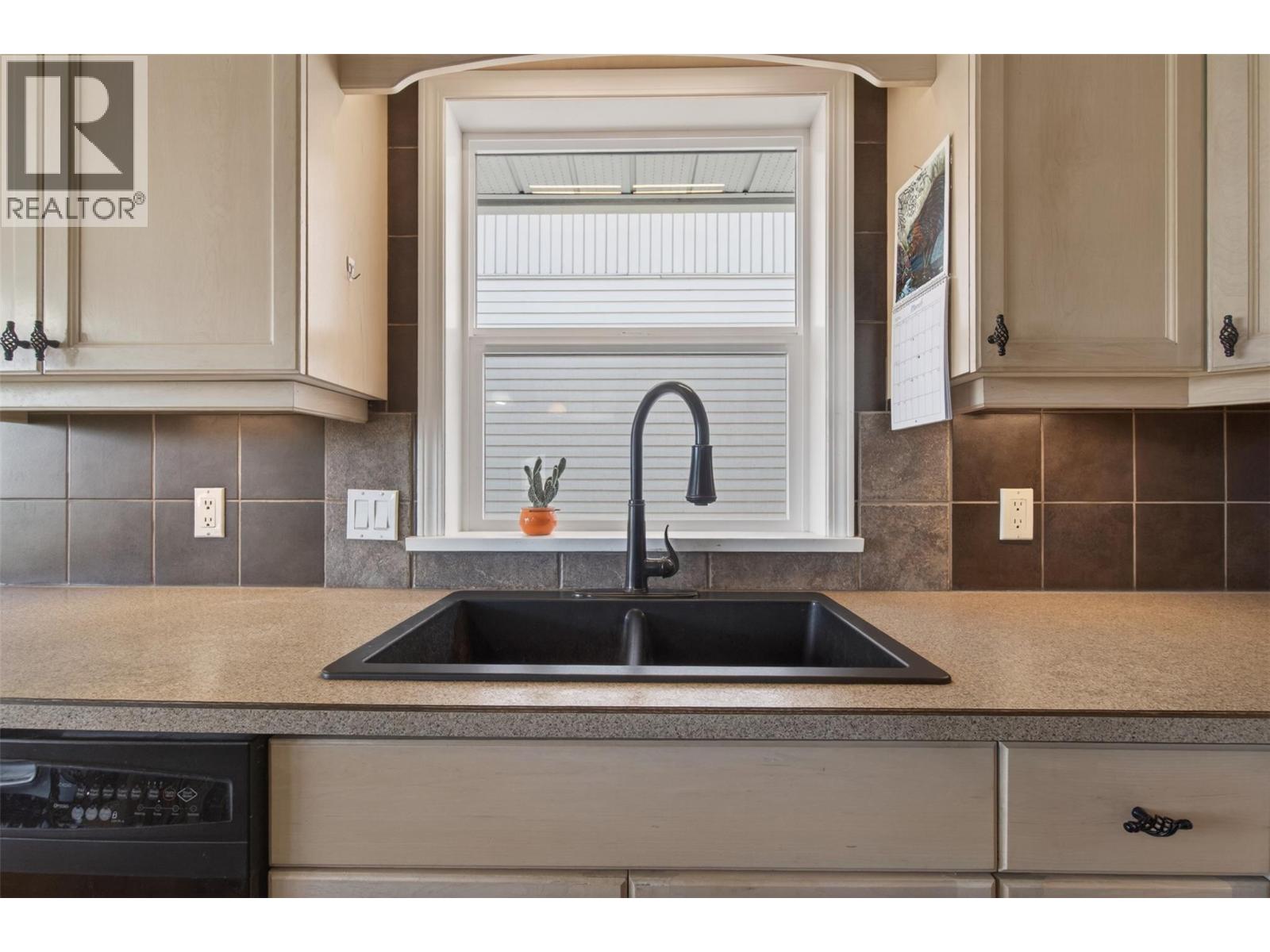 3181 8 Avenue Se, Salmon Arm, British Columbia  V1E 1S1 - Photo 17 - 10383965