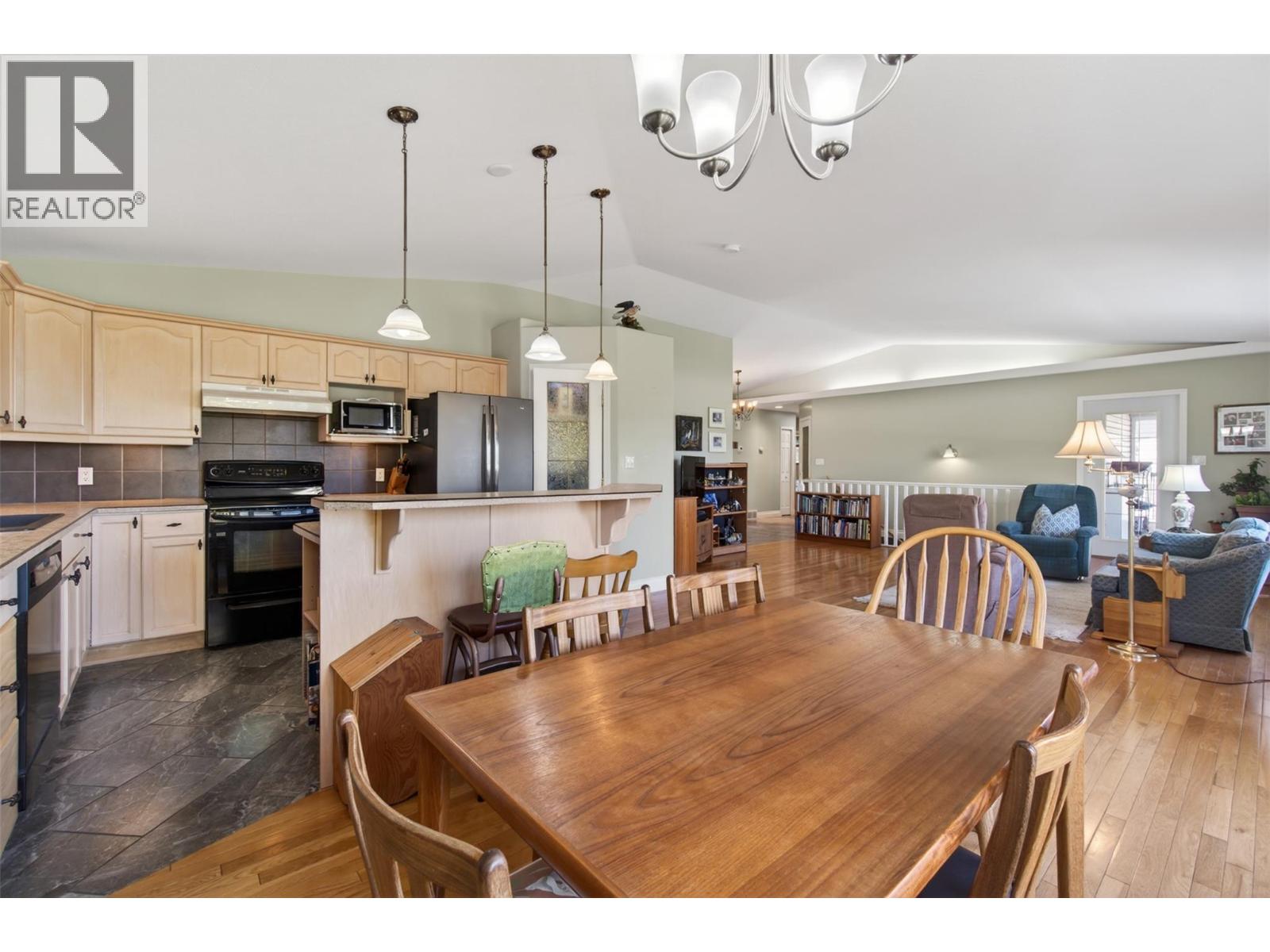 3181 8 Avenue Se, Salmon Arm, British Columbia  V1E 1S1 - Photo 24 - 10383965