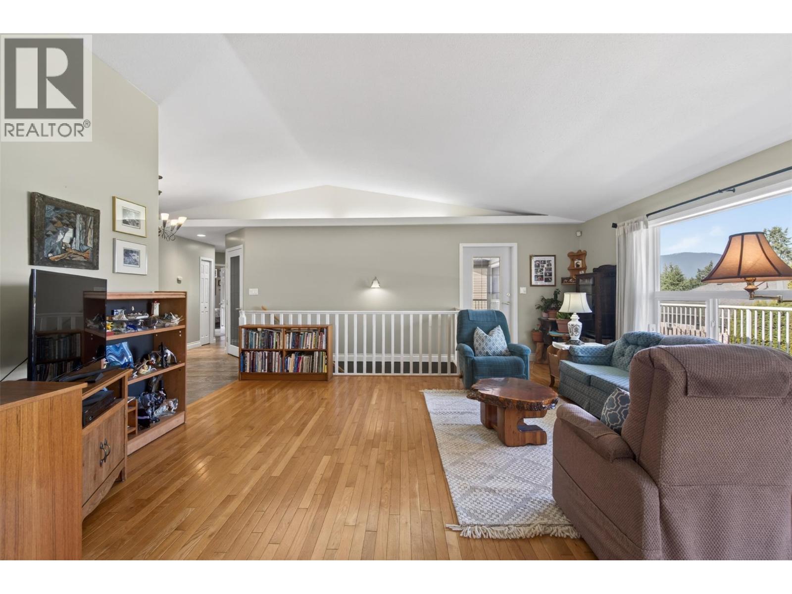 3181 8 Avenue Se, Salmon Arm, British Columbia  V1E 1S1 - Photo 30 - 10383965