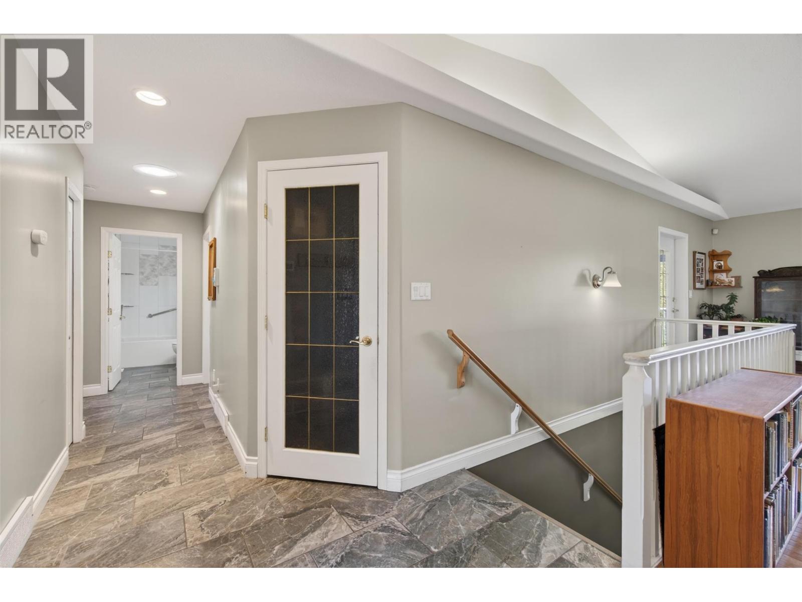 3181 8 Avenue Se, Salmon Arm, British Columbia  V1E 1S1 - Photo 33 - 10383965