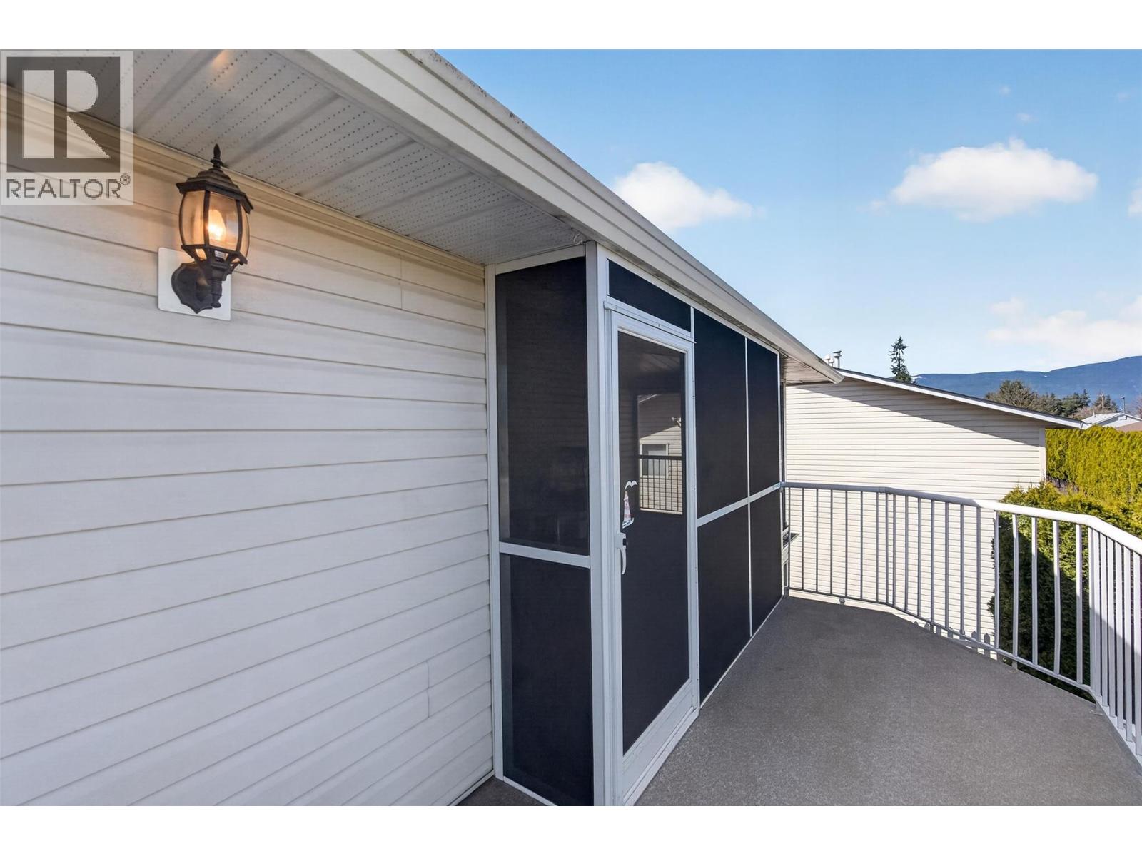 3181 8 Avenue Se, Salmon Arm, British Columbia  V1E 1S1 - Photo 52 - 10383965