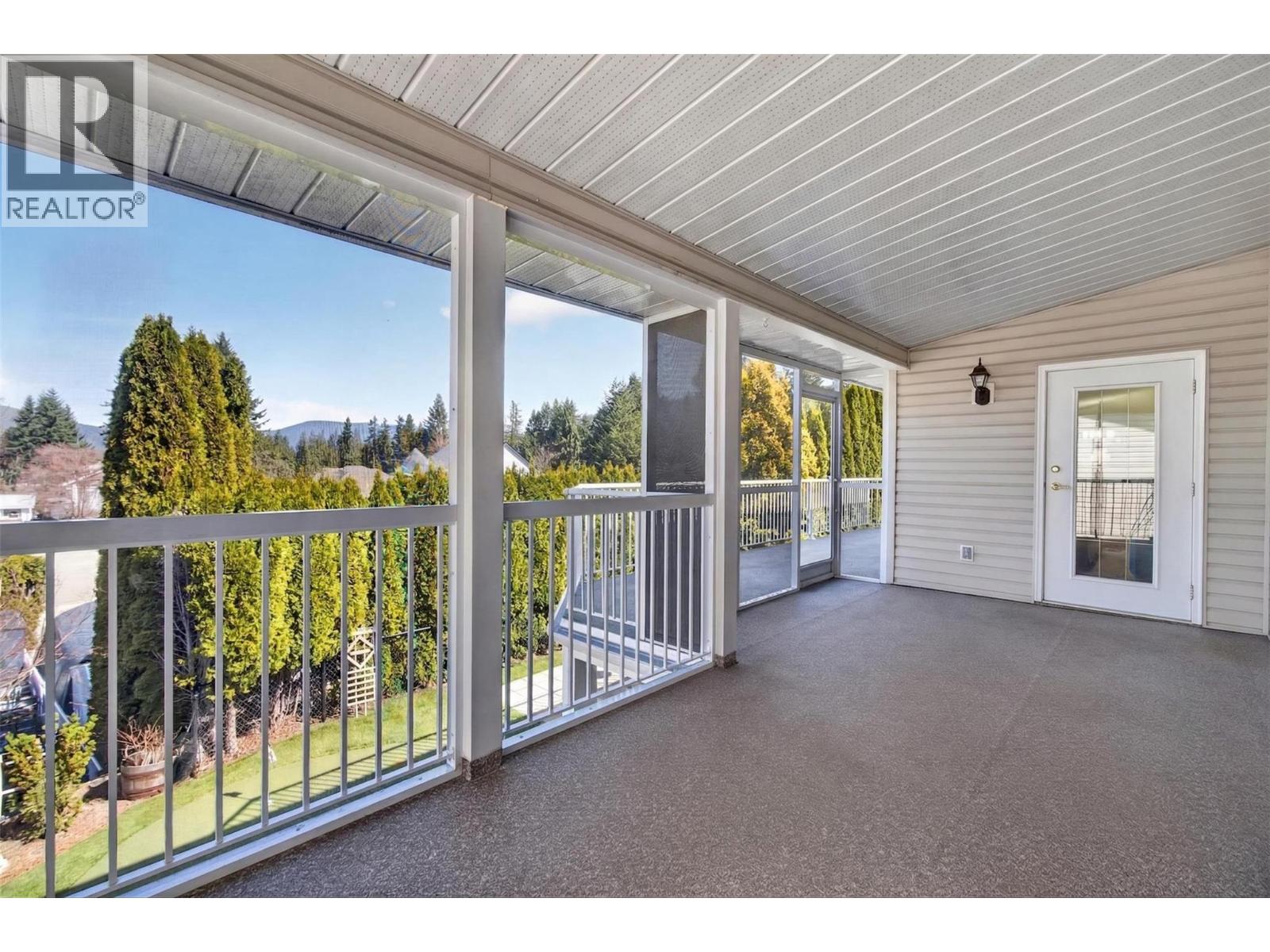 3181 8 Avenue Se, Salmon Arm, British Columbia  V1E 1S1 - Photo 6 - 10383965