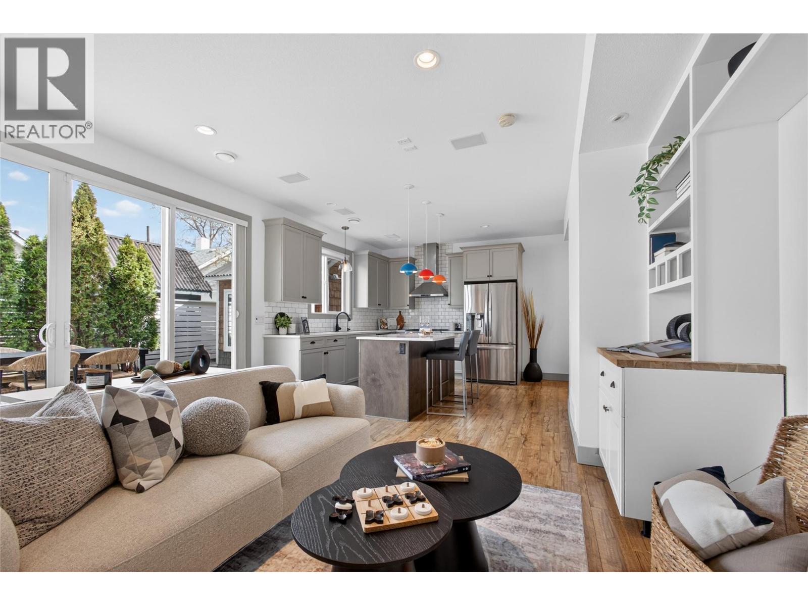 955 Coronation Avenue, Kelowna, British Columbia  V1Y 7A6 - Photo 2 - 10381385