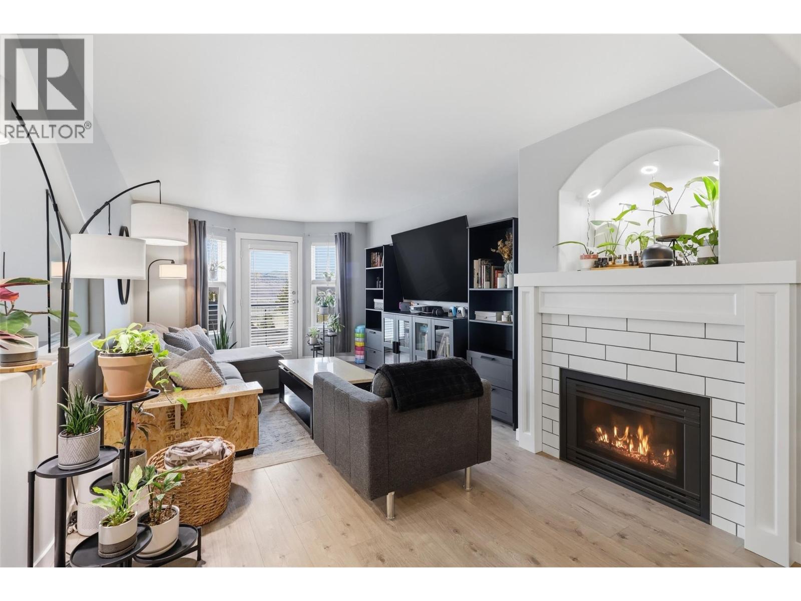 245 Whistler Drive Unit# 4, Kamloops, British Columbia  V2E 1W8 - Photo 2 - 10383867