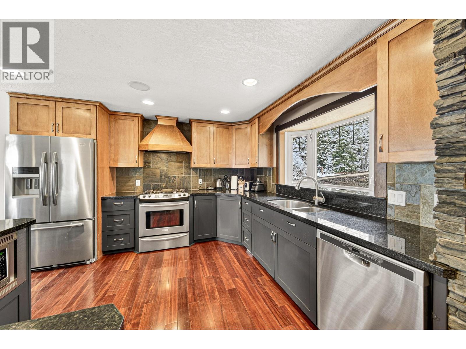 9948 Stephenson Road, Hosmer, British Columbia  V0B 1M5 - Photo 10 - 10383657