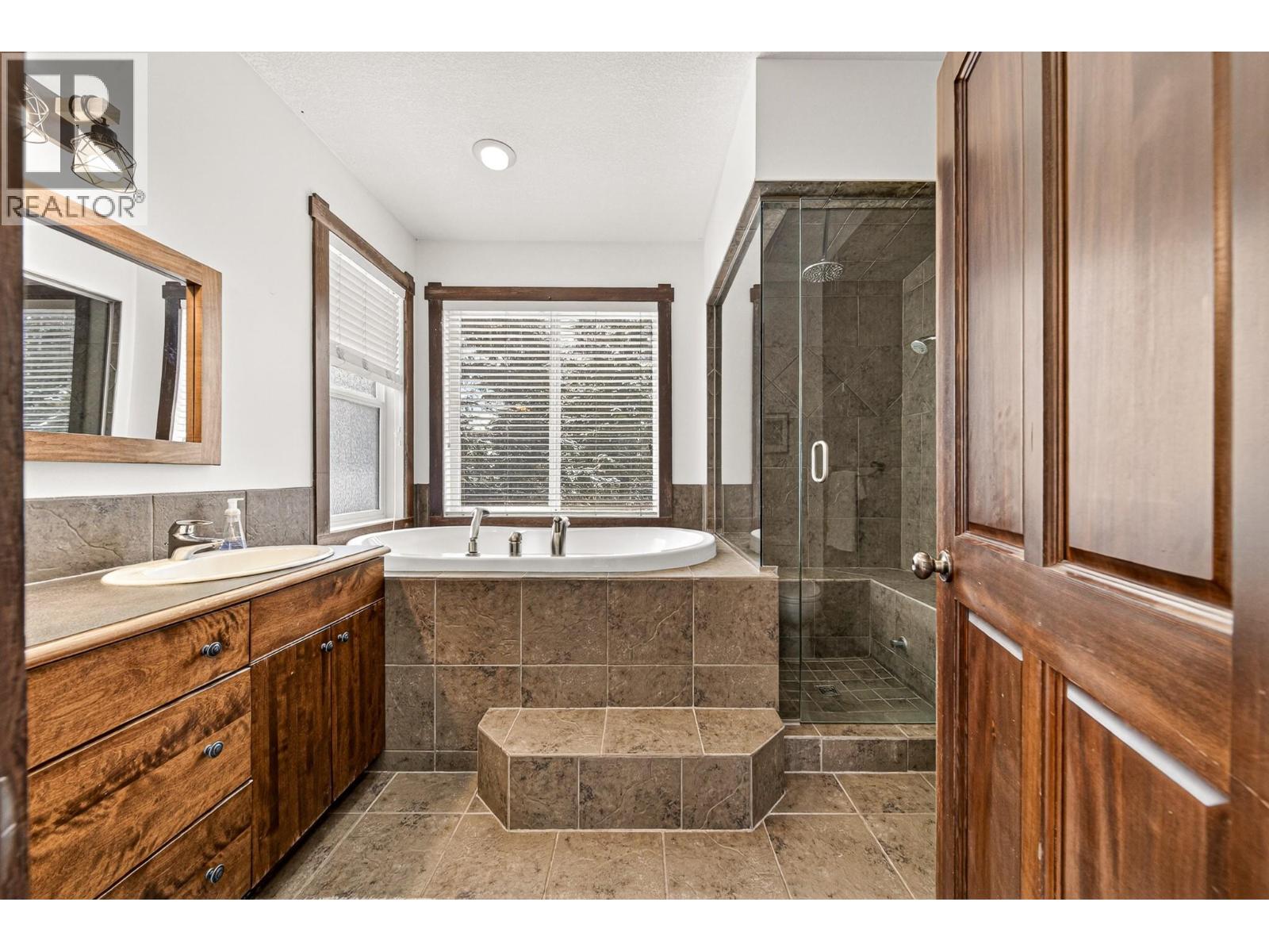 9948 Stephenson Road, Hosmer, British Columbia  V0B 1M5 - Photo 32 - 10383657