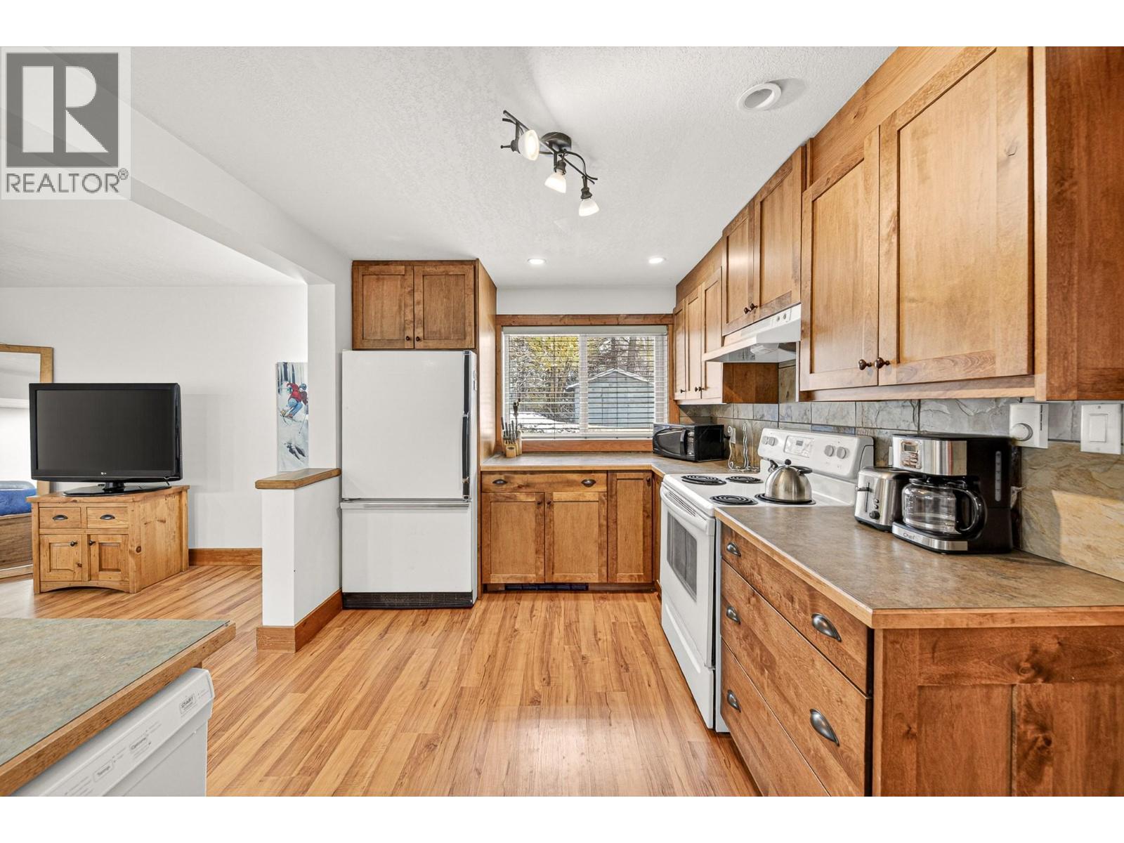 9948 Stephenson Road, Hosmer, British Columbia  V0B 1M5 - Photo 43 - 10383657