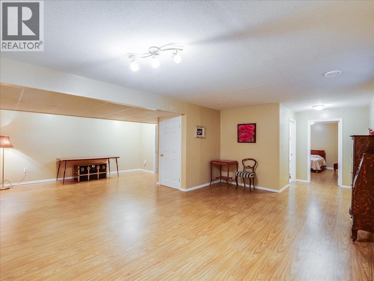 7136 Wright Way, Trail, British Columbia  V1R 4X6 - Photo 30 - 10383963