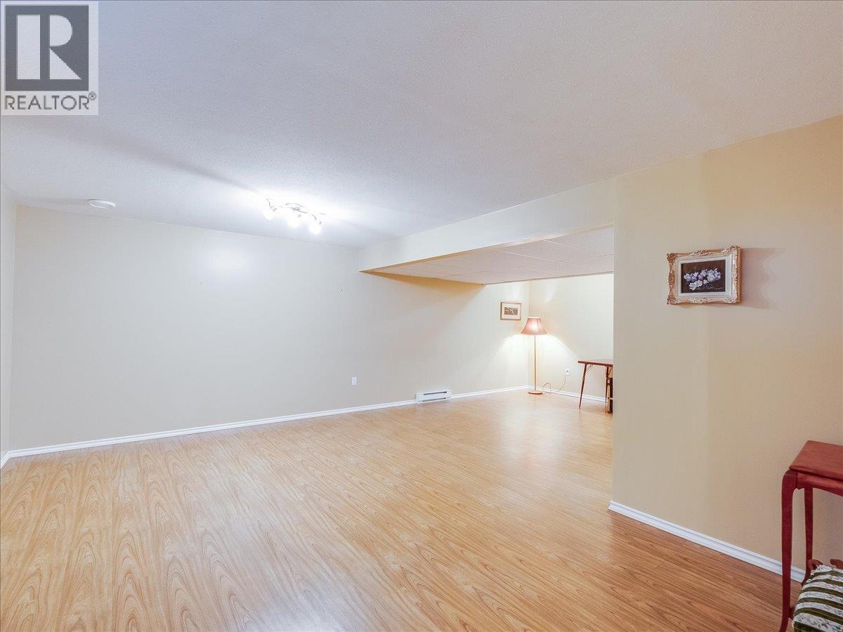 7136 Wright Way, Trail, British Columbia  V1R 4X6 - Photo 32 - 10383963