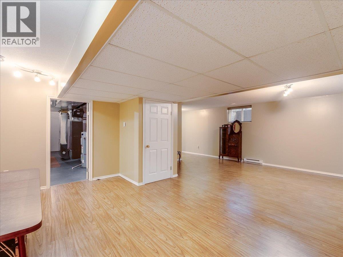 7136 Wright Way, Trail, British Columbia  V1R 4X6 - Photo 34 - 10383963