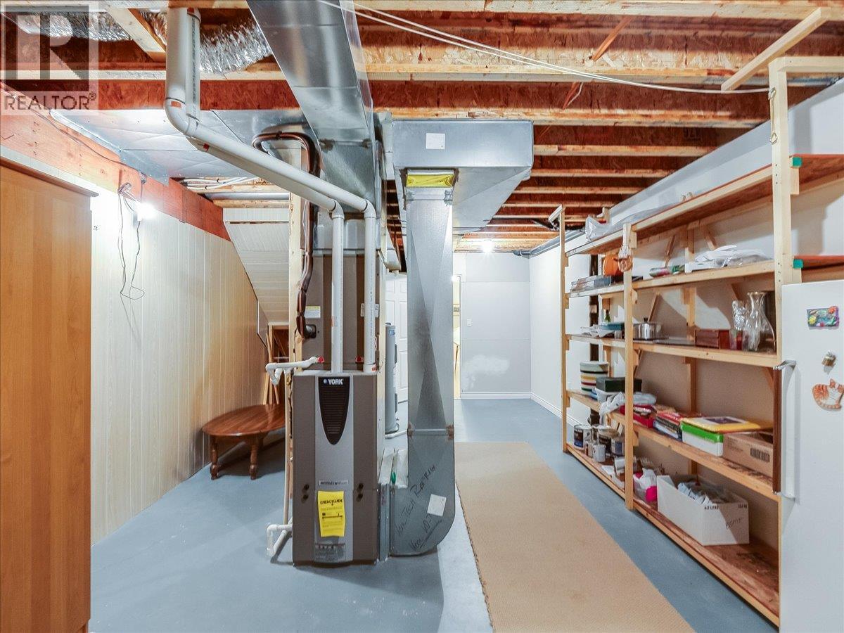 7136 Wright Way, Trail, British Columbia  V1R 4X6 - Photo 37 - 10383963