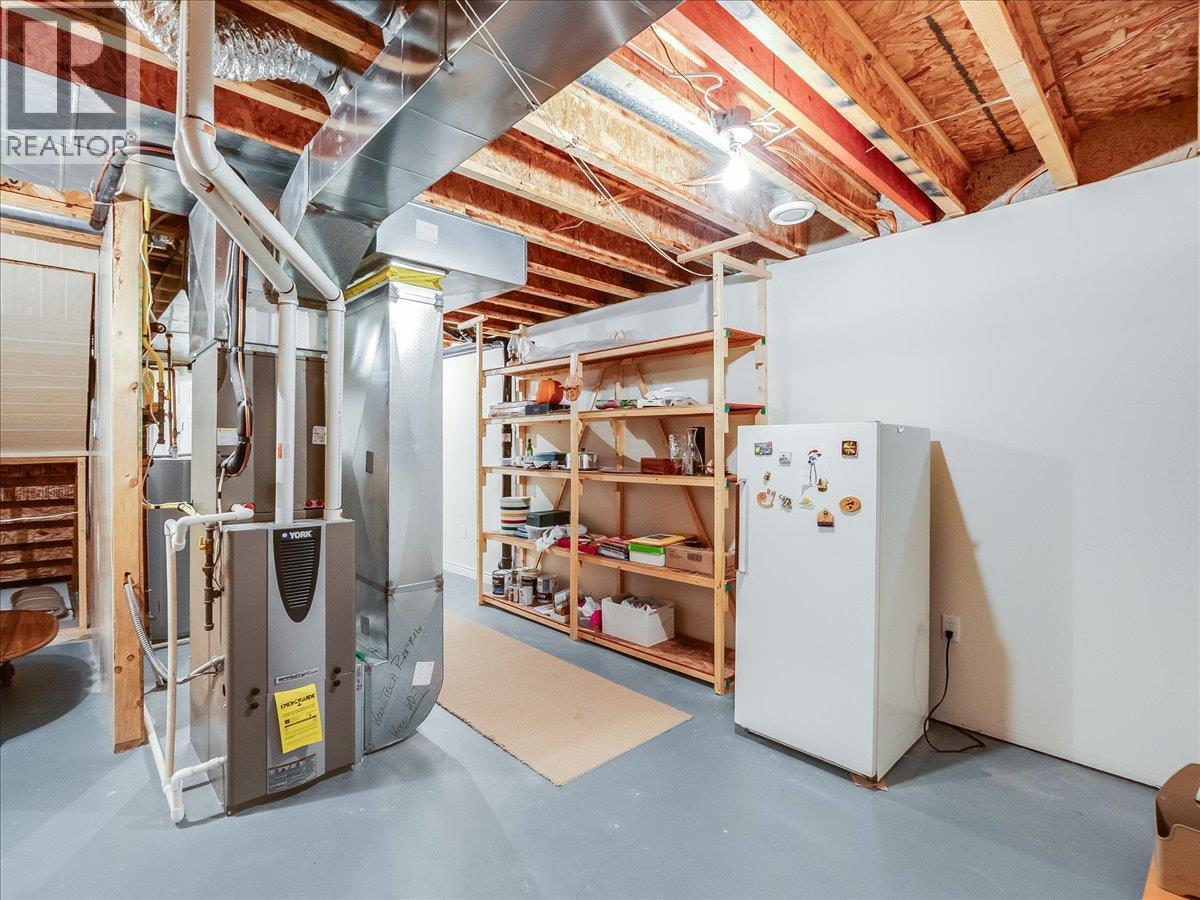 7136 Wright Way, Trail, British Columbia  V1R 4X6 - Photo 38 - 10383963