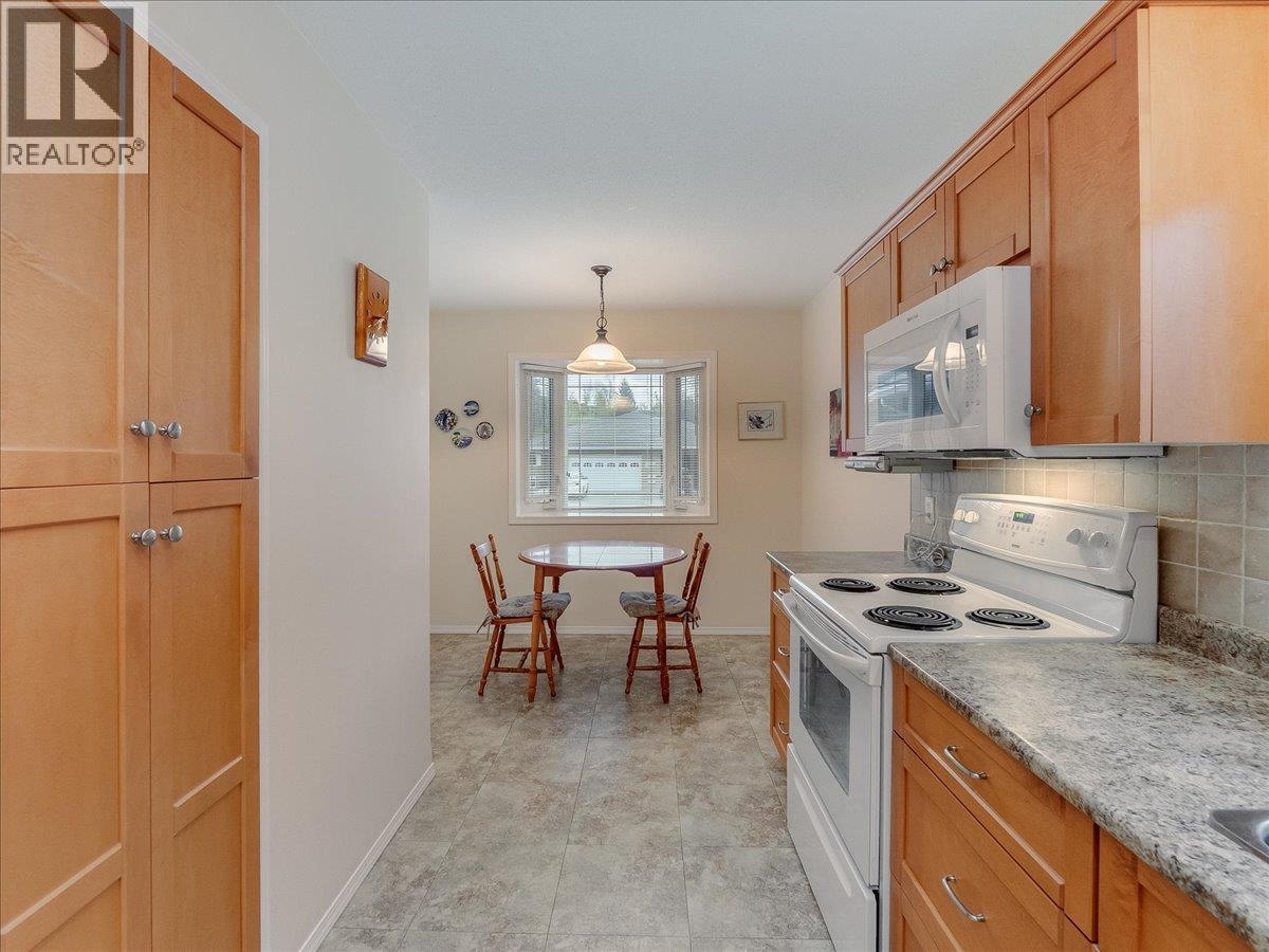 7136 Wright Way, Trail, British Columbia  V1R 4X6 - Photo 4 - 10383963