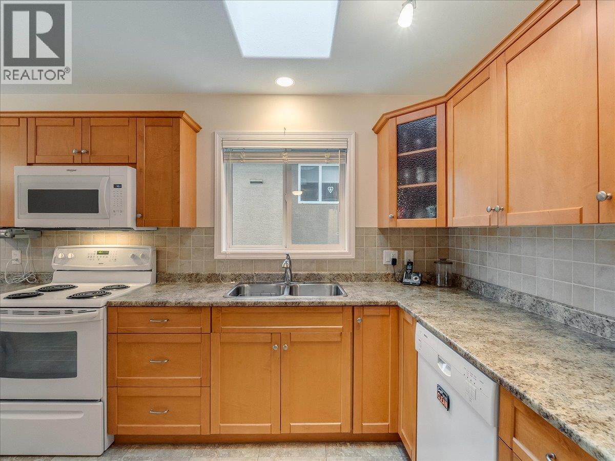 7136 Wright Way, Trail, British Columbia  V1R 4X6 - Photo 5 - 10383963