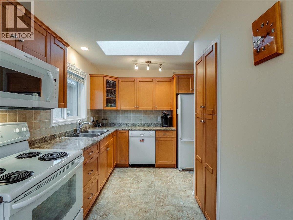 7136 Wright Way, Trail, British Columbia  V1R 4X6 - Photo 7 - 10383963