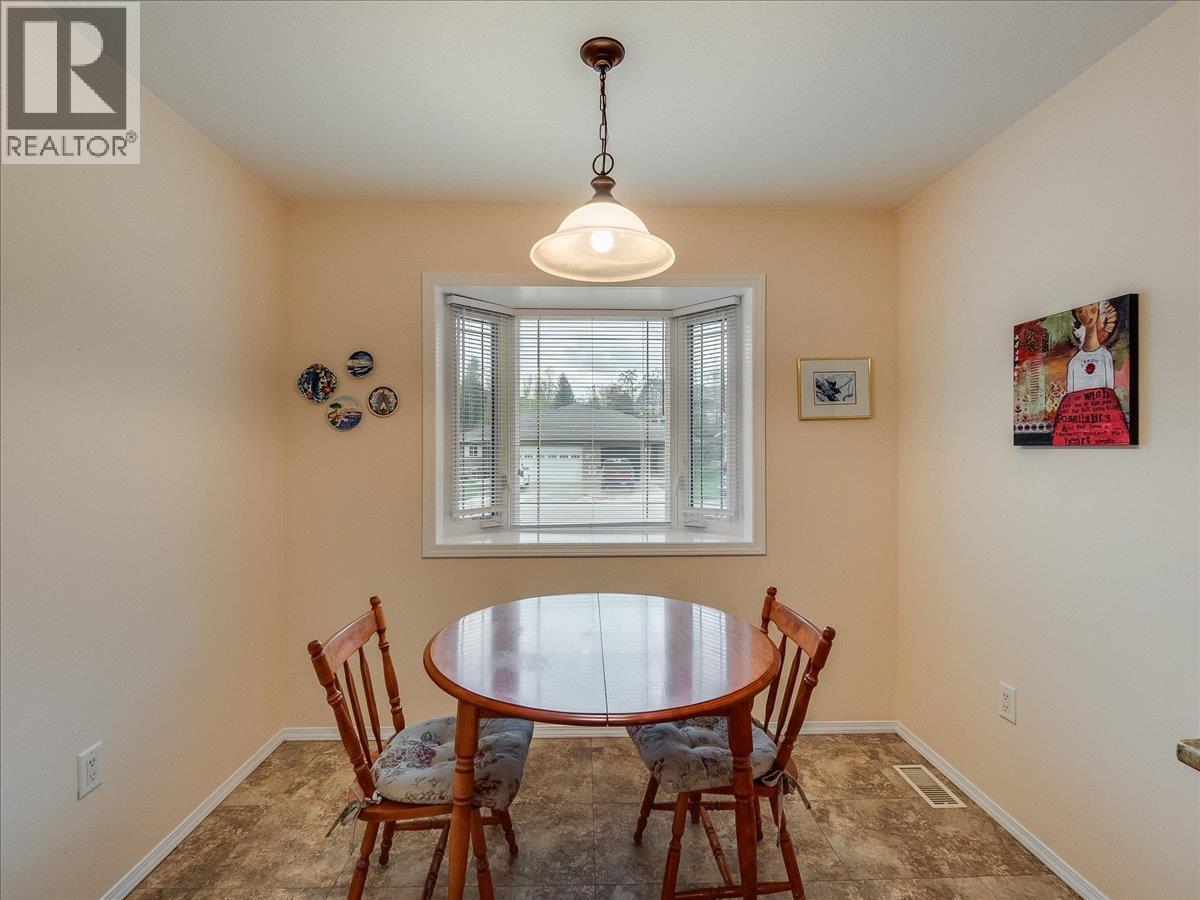 7136 Wright Way, Trail, British Columbia  V1R 4X6 - Photo 8 - 10383963