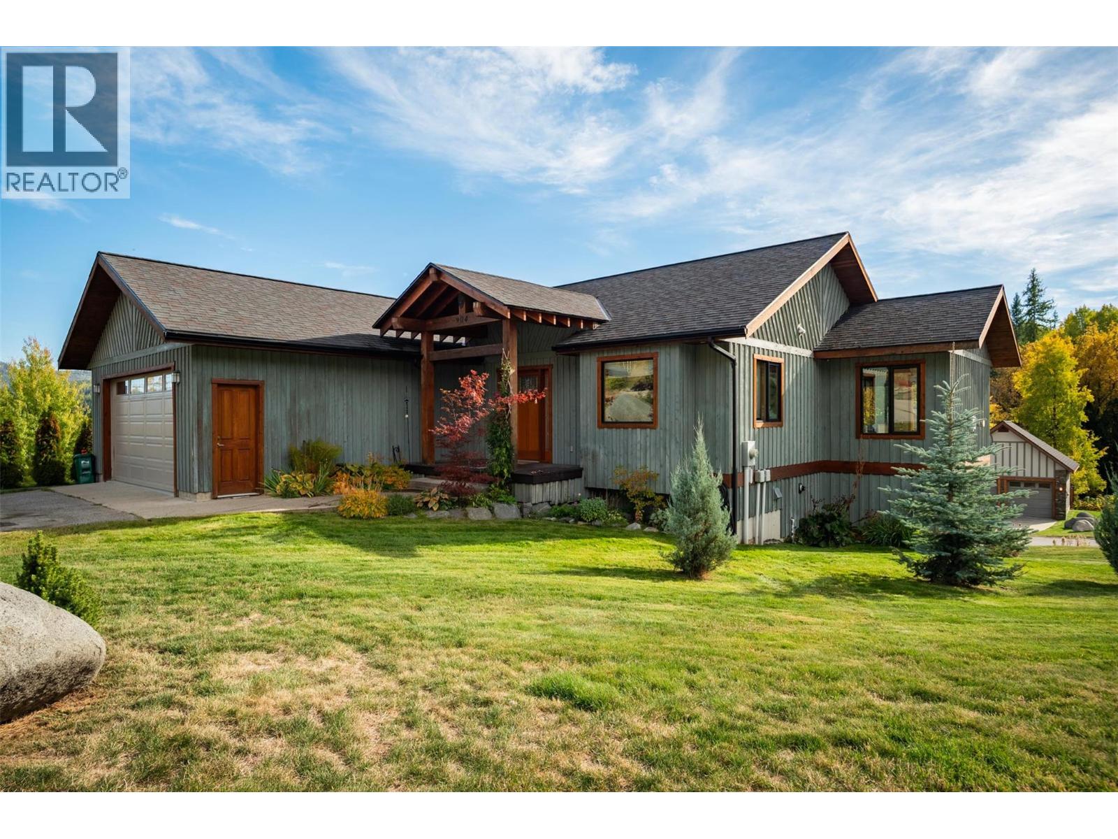 904 Redstone Drive, Rossland, British Columbia  V0G 1Y0 - Photo 1 - 10384019