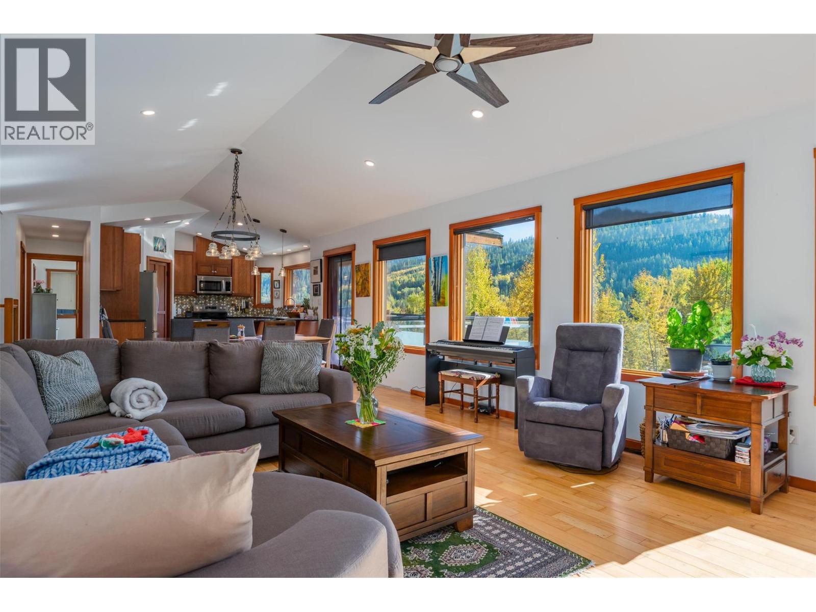 904 Redstone Drive, Rossland, British Columbia  V0G 1Y0 - Photo 15 - 10384019