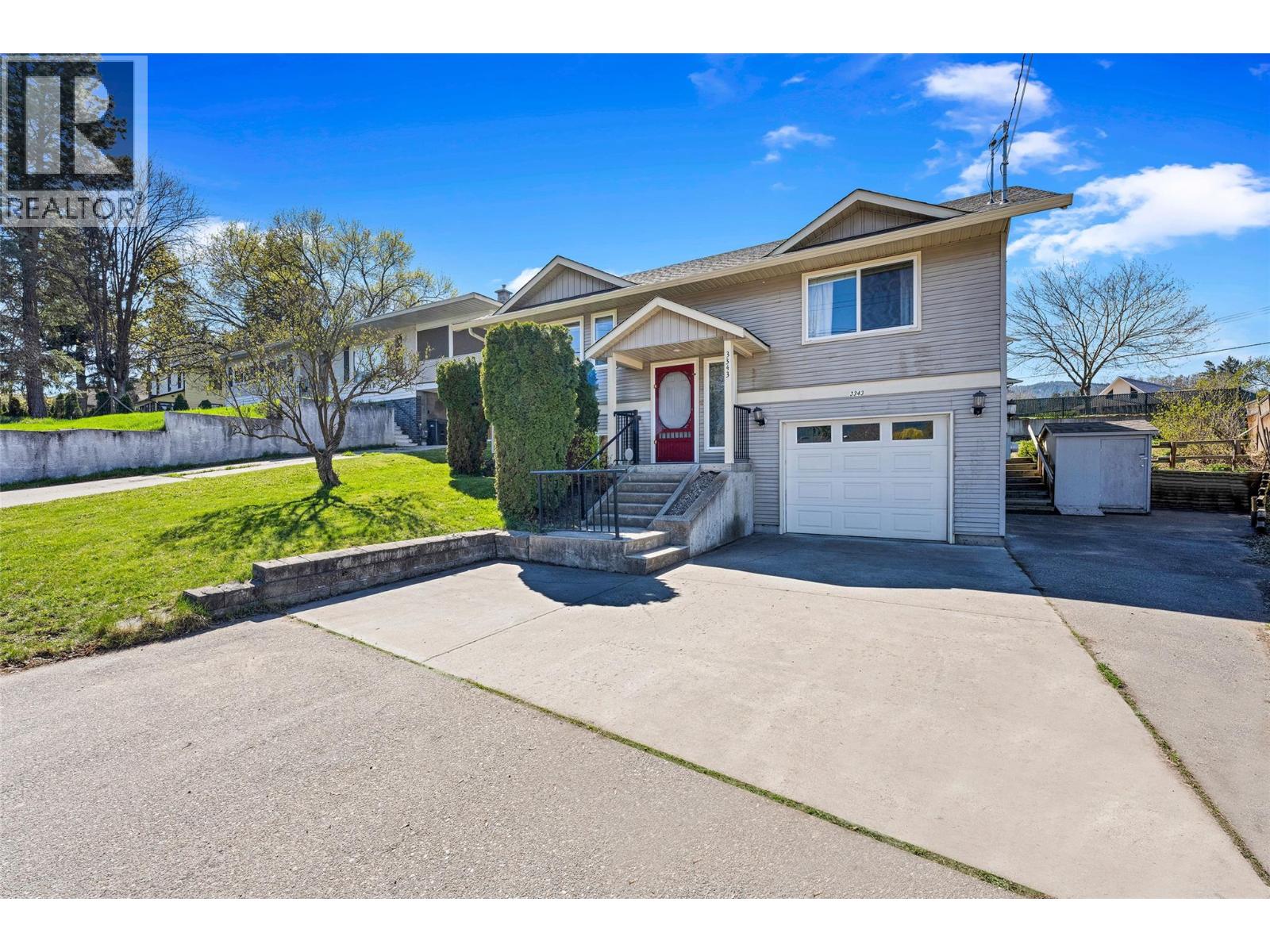 3343 Becker Street, Armstrong, British Columbia  V4Y 0H2 - Photo 2 - 10382972