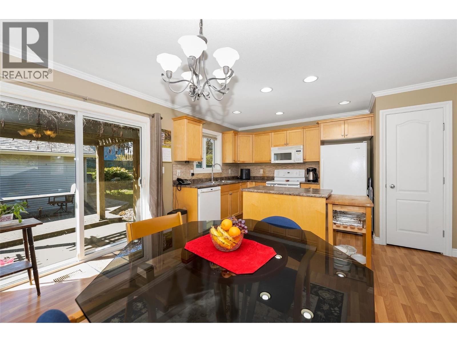 3343 Becker Street, Armstrong, British Columbia  V4Y 0H2 - Photo 4 - 10382972