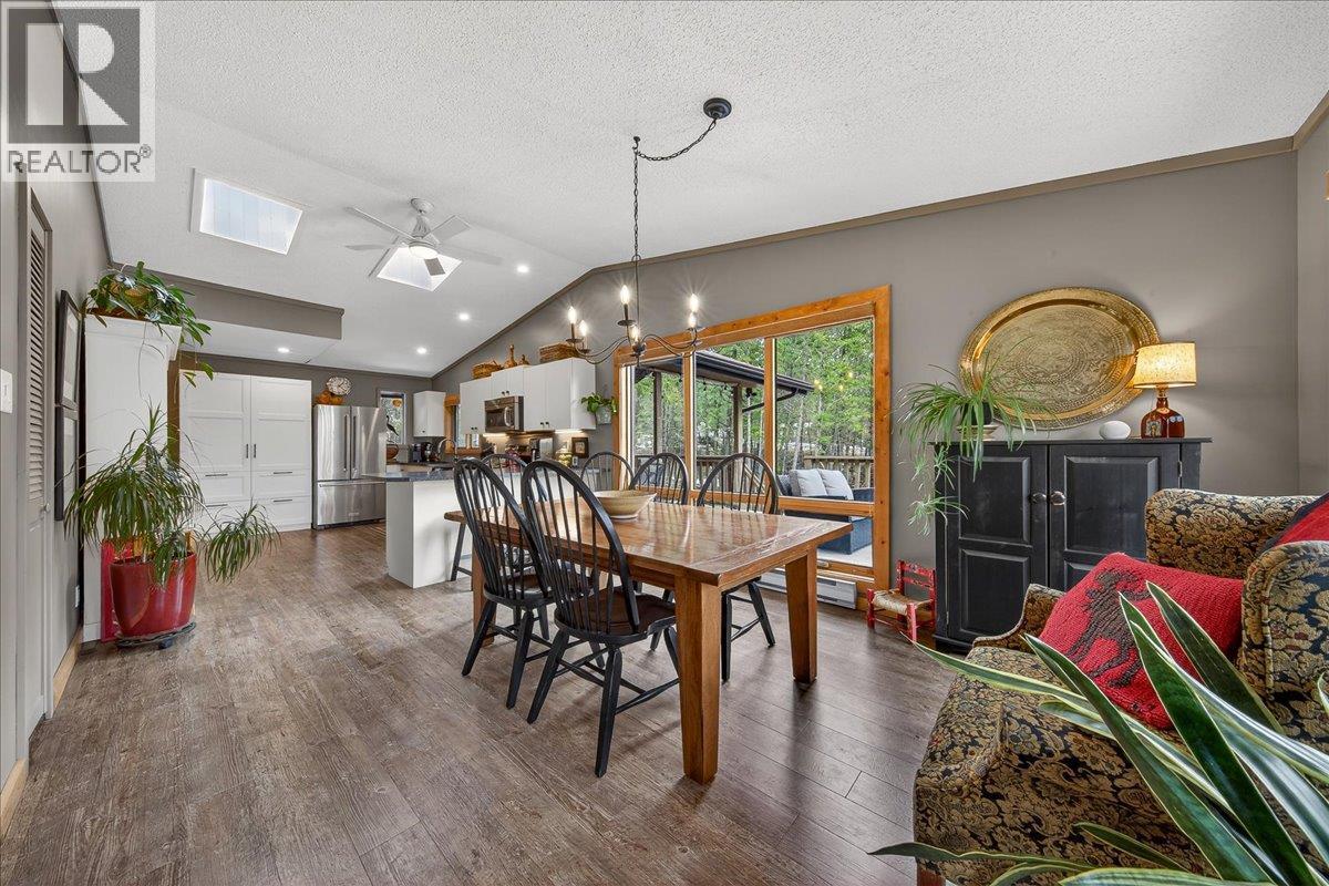 8076 Mcintosh Loop Road, Radium Hot Springs, British Columbia  V0A 1M0 - Photo 11 - 10384010