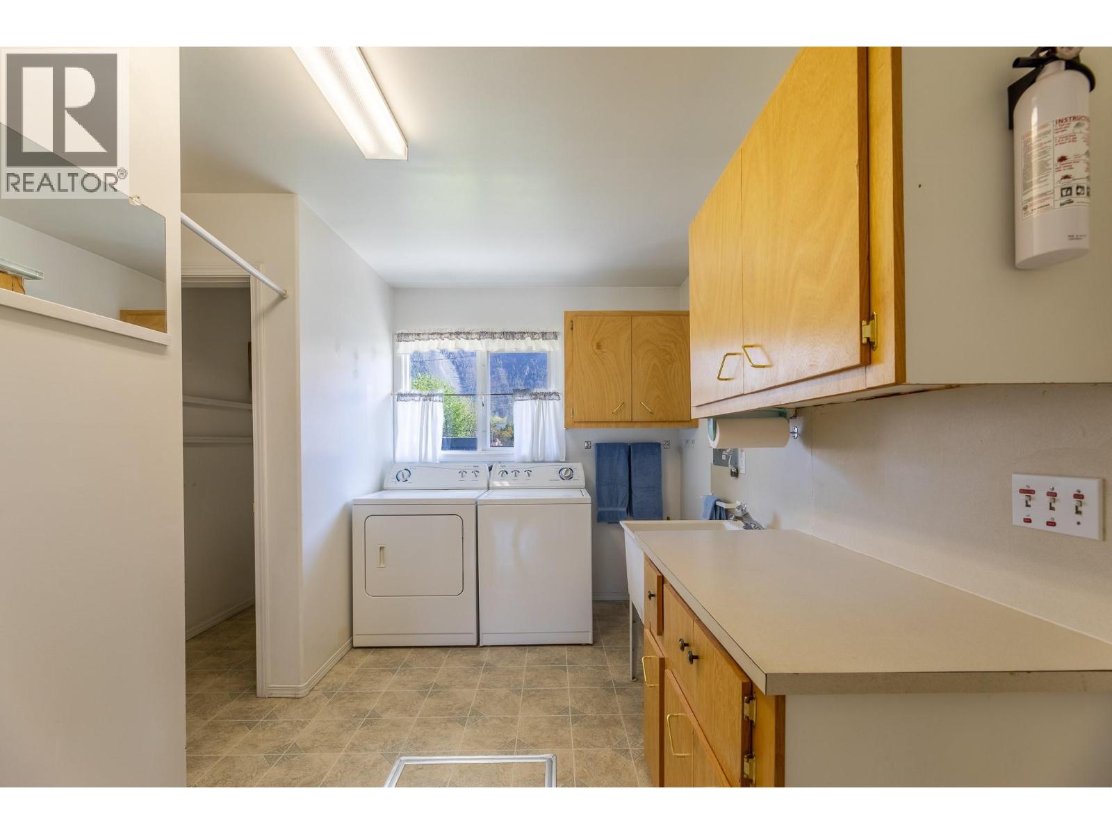 510 6th Avenue, Keremeos, British Columbia  V0X 1N3 - Photo 30 - 10382969