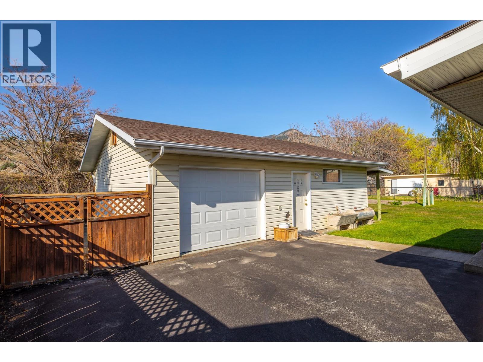 510 6th Avenue, Keremeos, British Columbia  V0X 1N3 - Photo 35 - 10382969