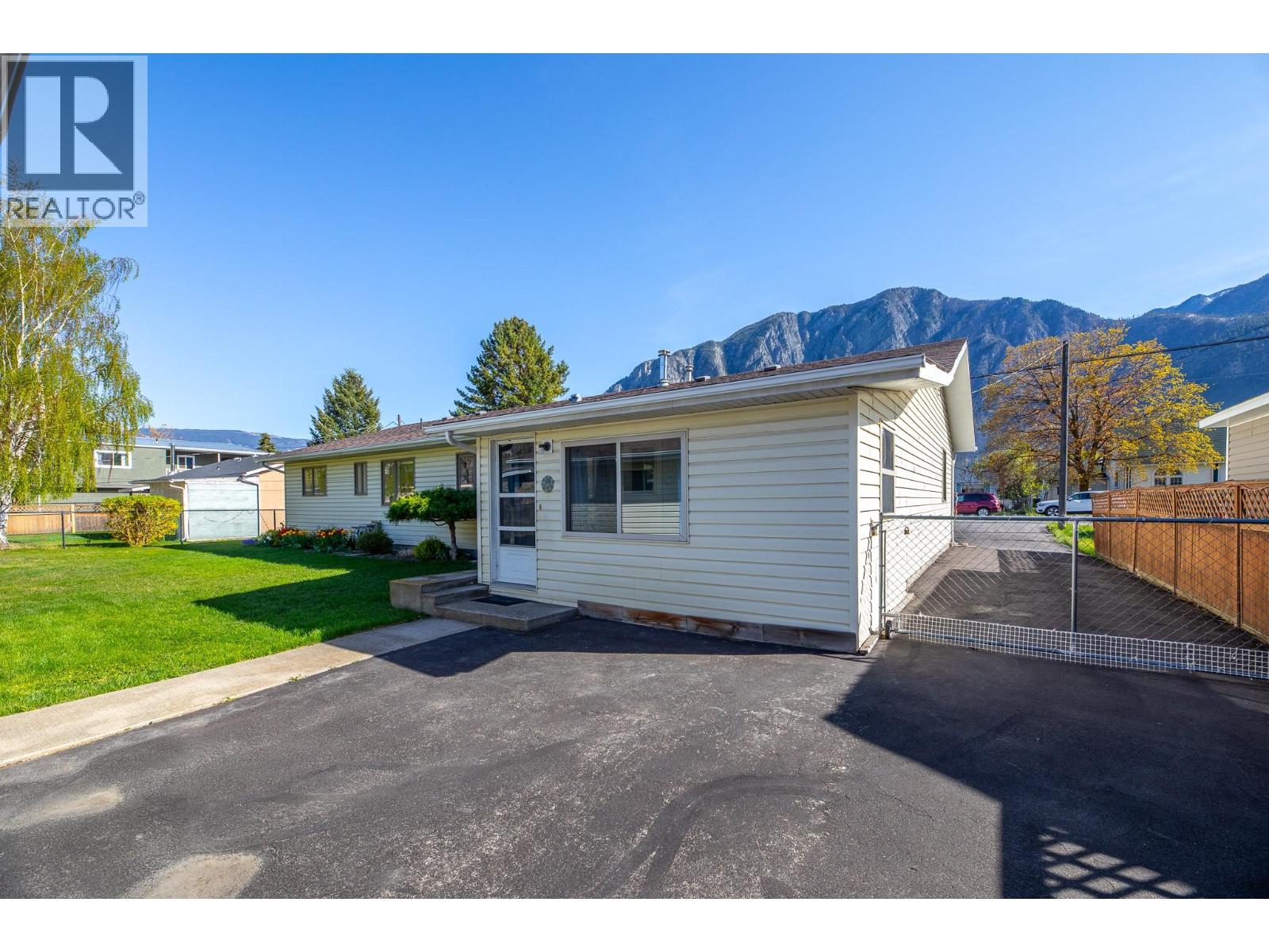 510 6th Avenue, Keremeos, British Columbia  V0X 1N3 - Photo 44 - 10382969