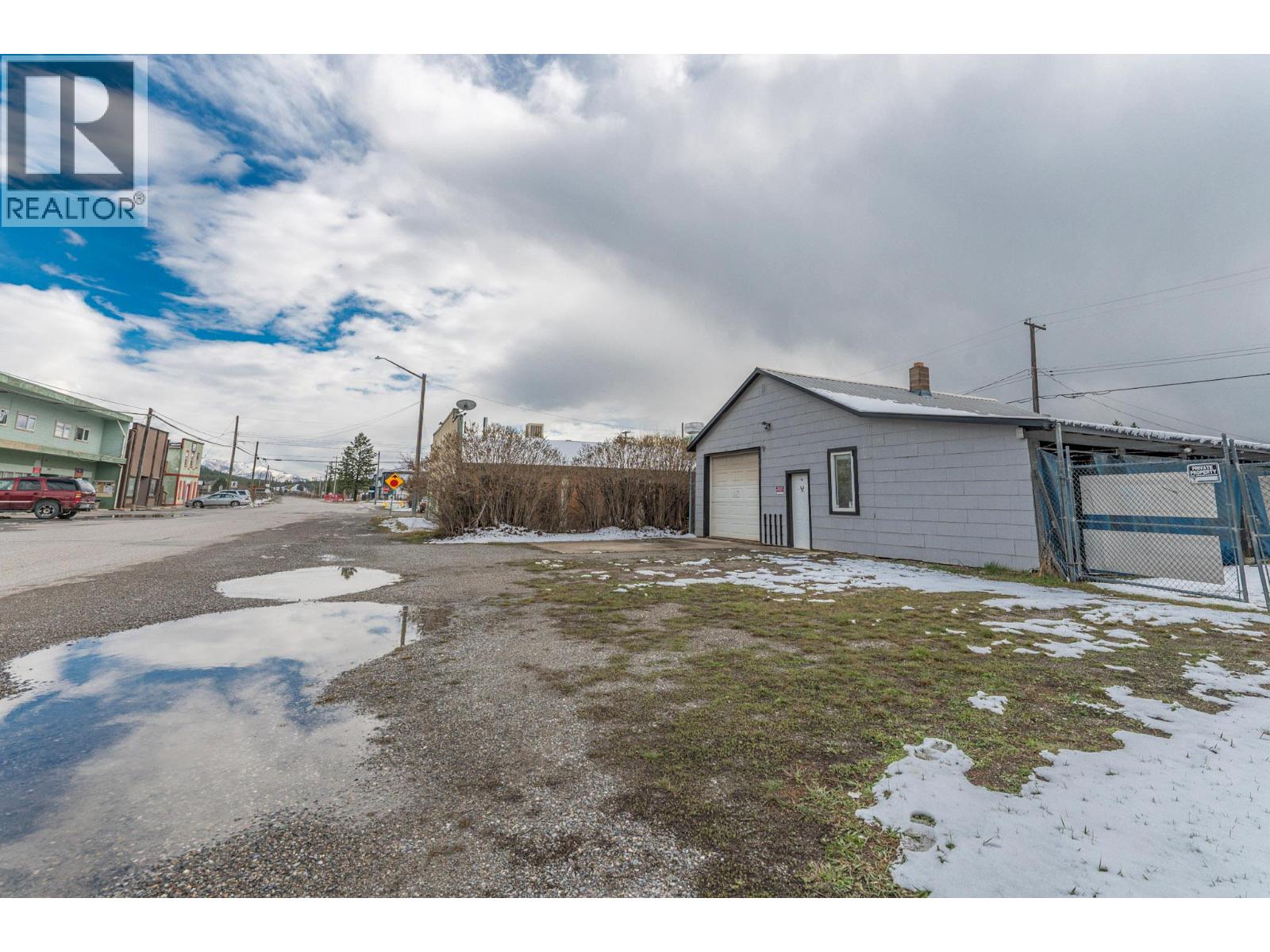 8917 Grainger Road, Canal Flats, British Columbia  V0B 1B0 - Photo 1 - 10383993