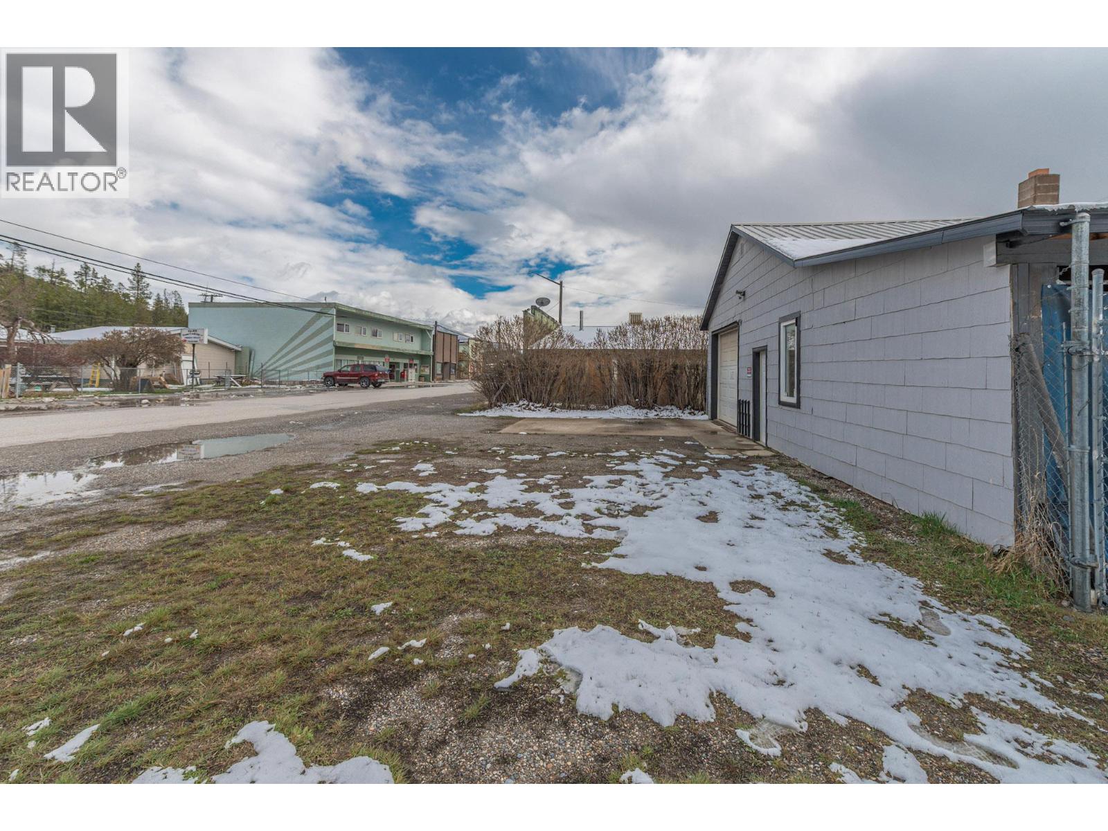 8917 Grainger Road, Canal Flats, British Columbia  V0B 1B0 - Photo 5 - 10383993