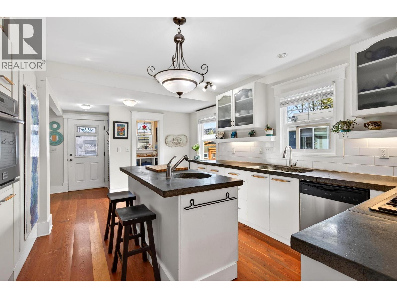 716 Lawson Avenue, Kelowna, British Columbia  V1Y 6S8 - Photo 7 - 10384014