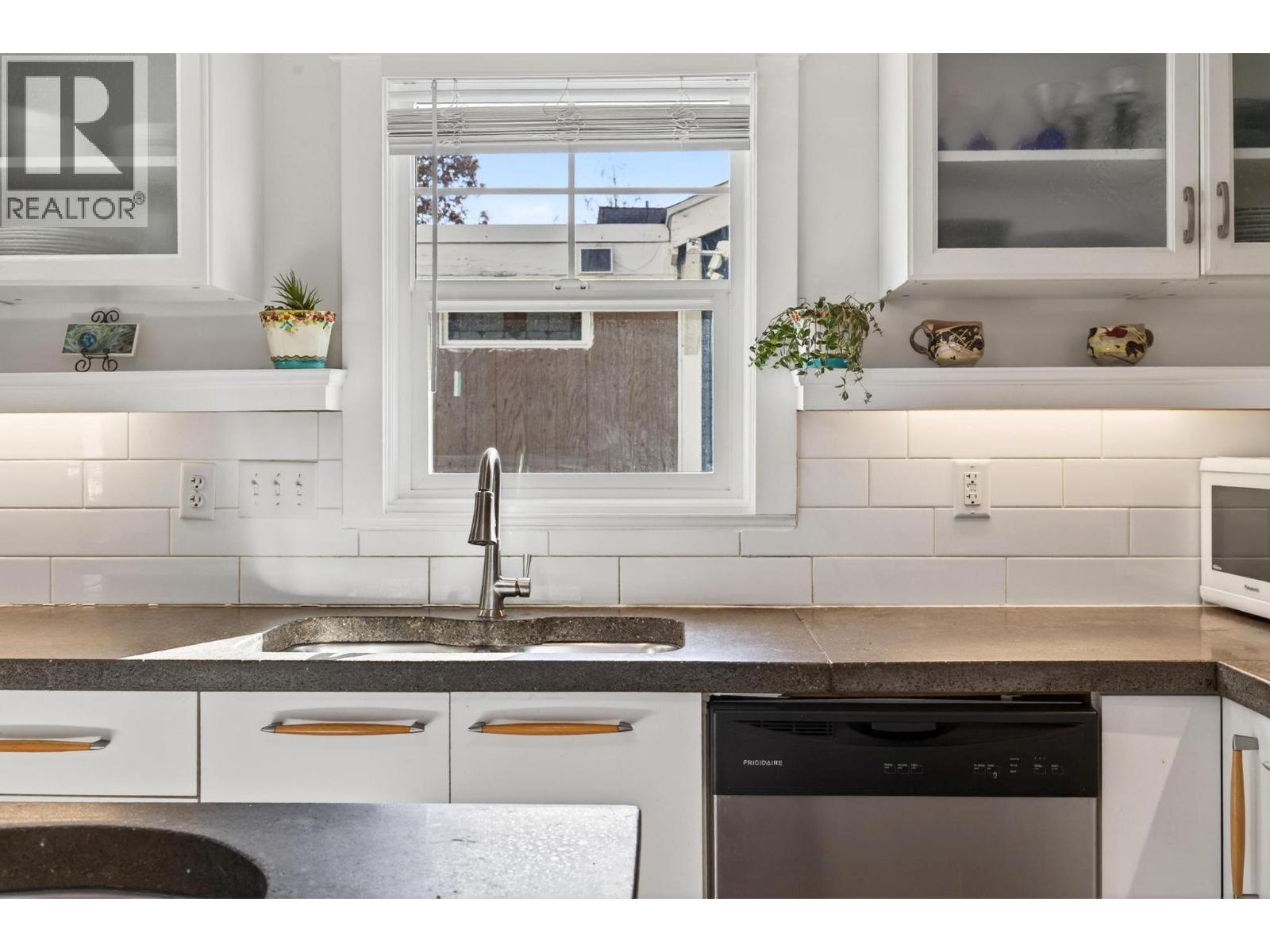 716 Lawson Avenue, Kelowna, British Columbia  V1Y 6S8 - Photo 8 - 10384014