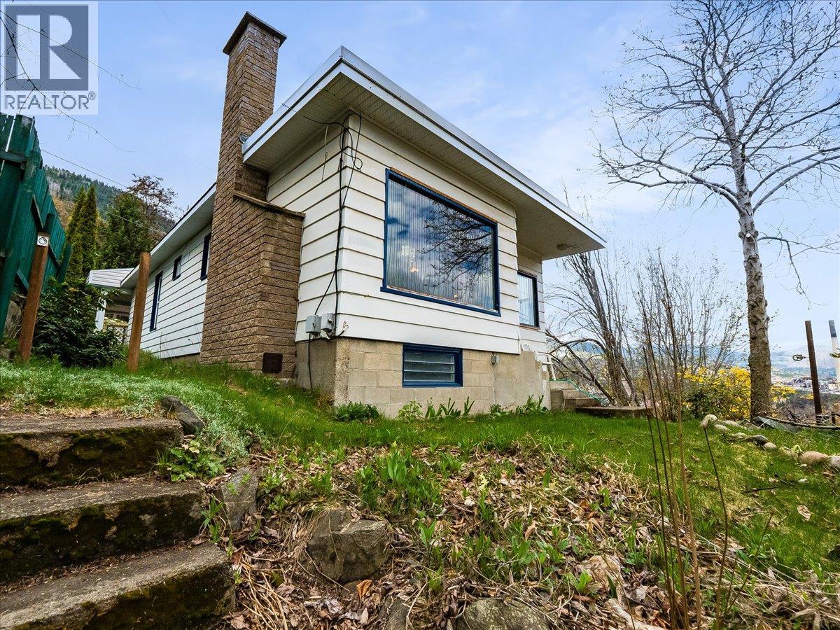 1472 Green Avenue Lane, Trail, British Columbia  V1R 4K2 - Photo 1 - 10383736