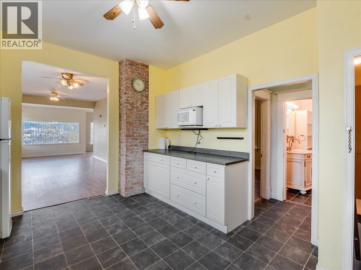 1472 Green Avenue Lane, Trail, British Columbia  V1R 4K2 - Photo 18 - 10383736