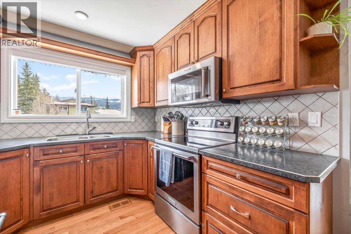 1293 Ponderosa Drive, Sparwood, British Columbia  V0B 2G2 - Photo 3 - 10384037