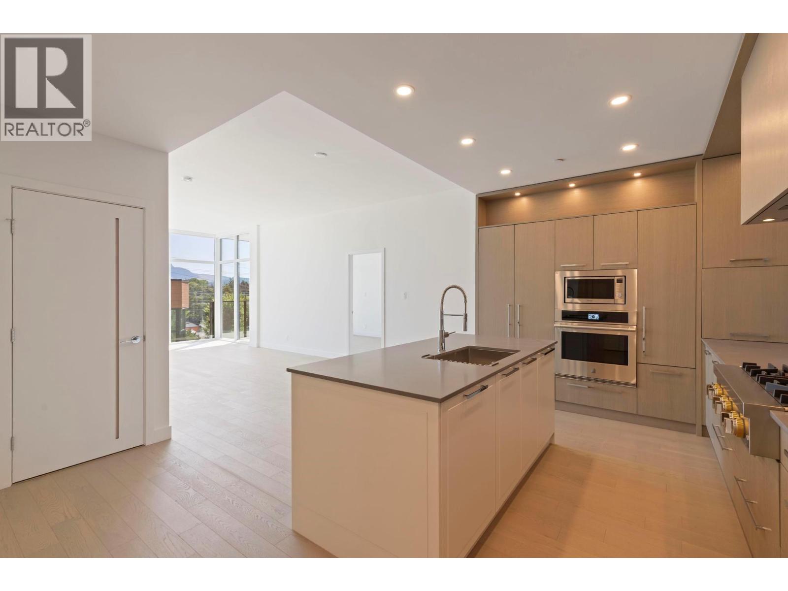 3409 Lakeshore Road Unit# 303, Kelowna, British Columbia  V1W 0G6 - Photo 3 - 10384035