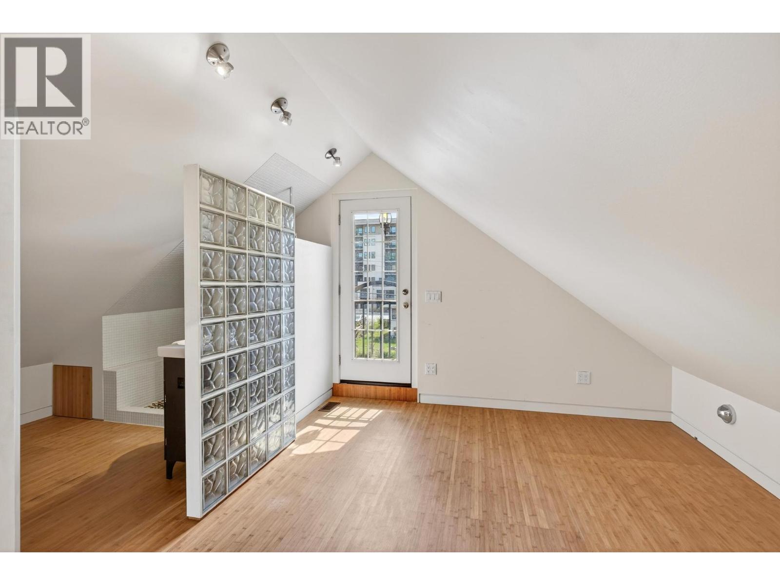 815 Lawrence Avenue, Kelowna, British Columbia  V1Y 6M1 - Photo 23 - 10381266