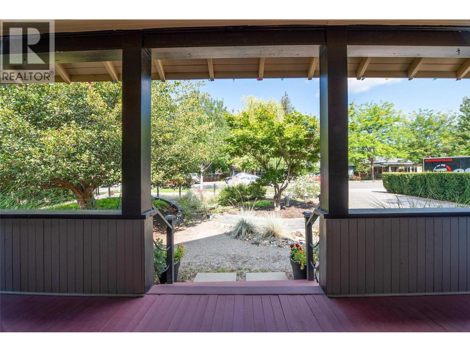 815 Lawrence Avenue, Kelowna, British Columbia  V1Y 6M1 - Photo 3 - 10381266