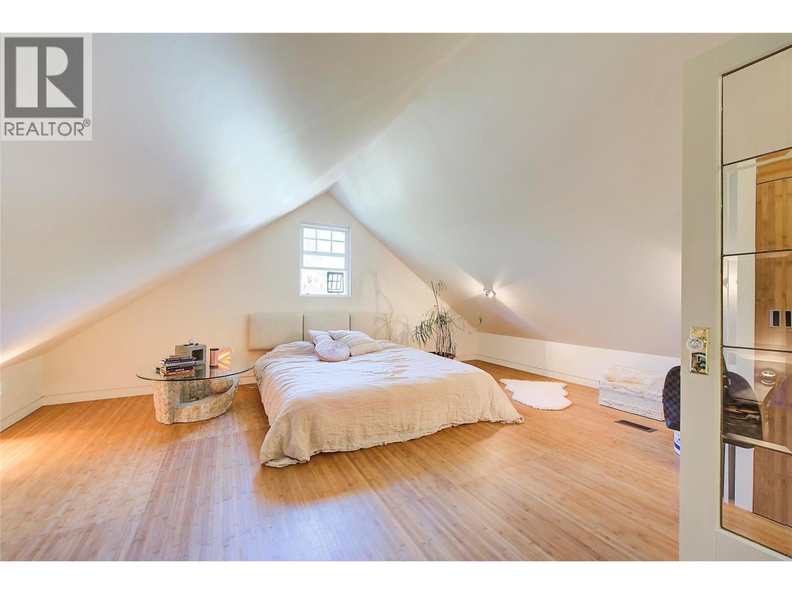 815 Lawrence Avenue, Kelowna, British Columbia  V1Y 6M1 - Photo 6 - 10381266