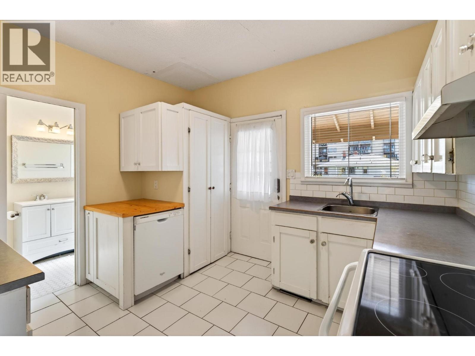 815 Lawrence Avenue, Kelowna, British Columbia  V1Y 6M1 - Photo 7 - 10381266