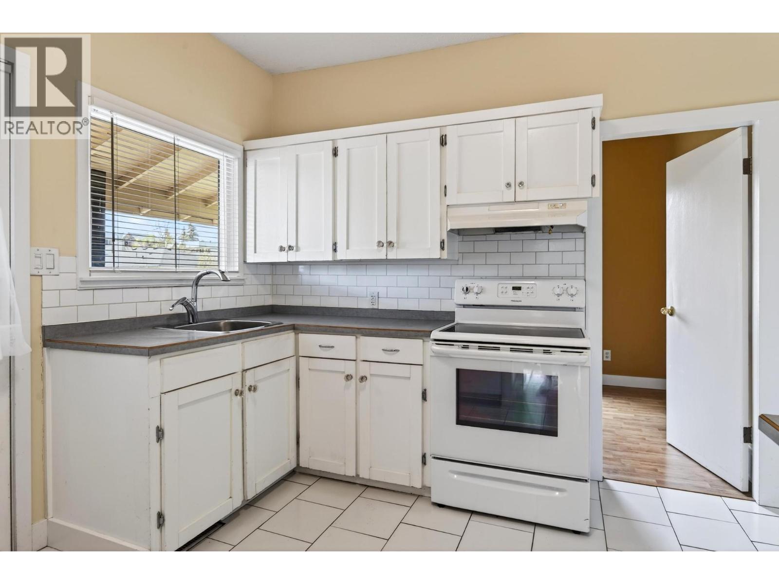 815 Lawrence Avenue, Kelowna, British Columbia  V1Y 6M1 - Photo 9 - 10381266