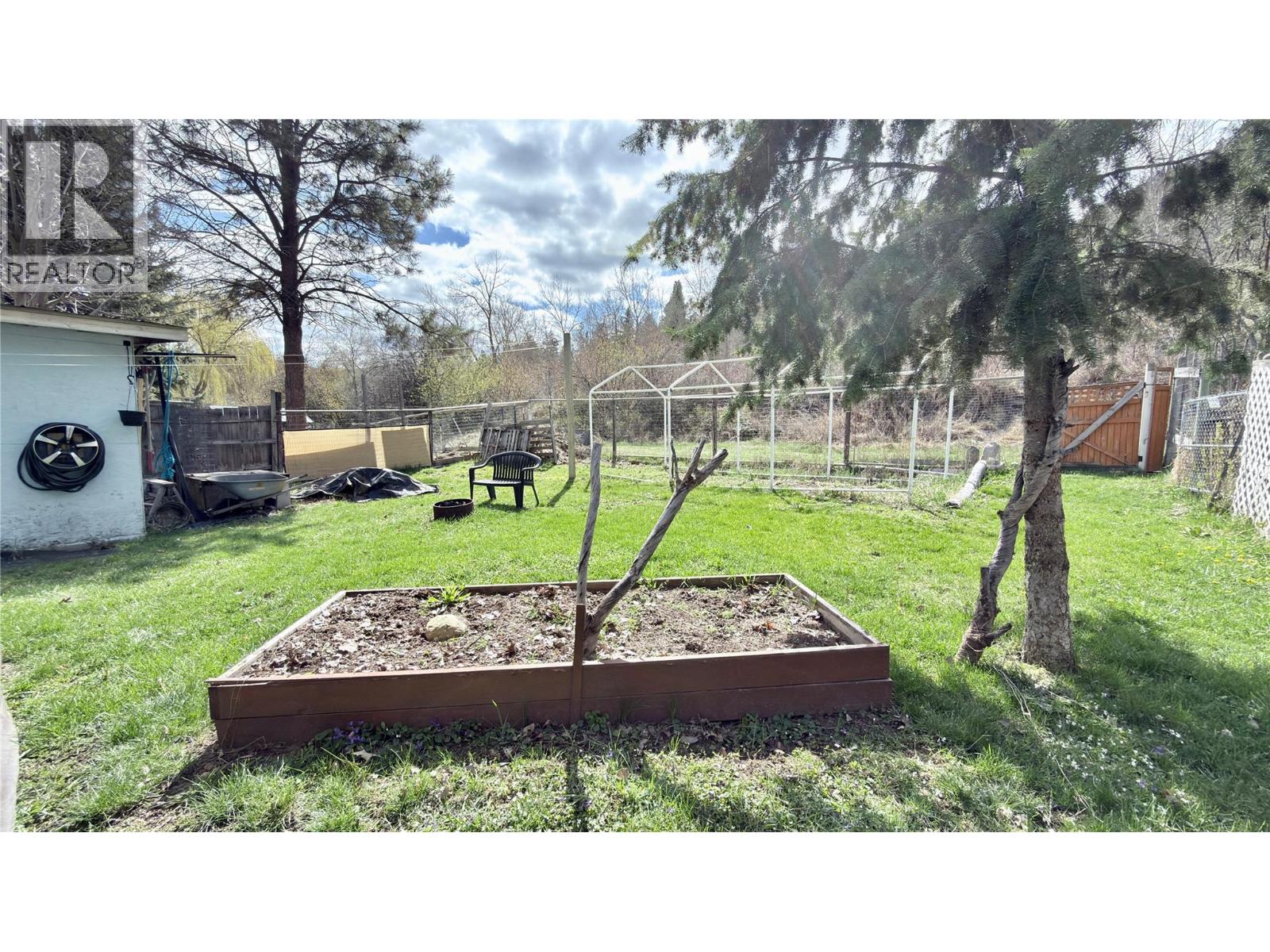 670 Central Avenue, Midway, British Columbia  V0H 1M0 - Photo 10 - 10384050