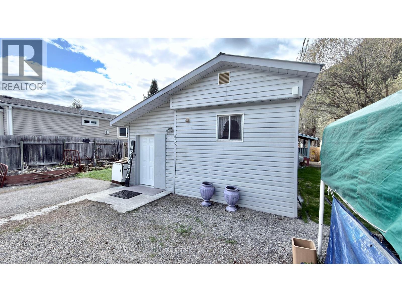 670 Central Avenue, Midway, British Columbia  V0H 1M0 - Photo 2 - 10384050