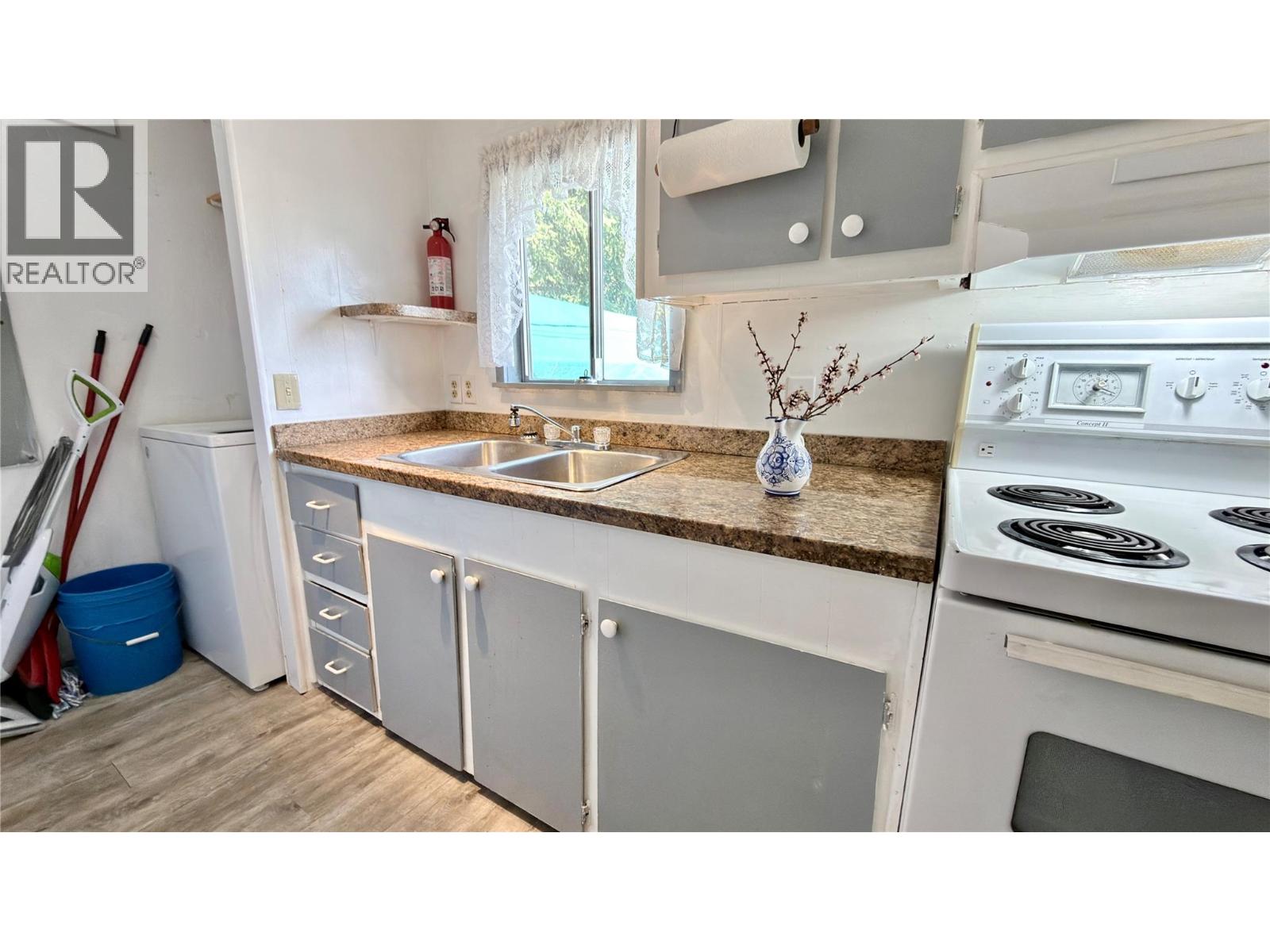 670 Central Avenue, Midway, British Columbia  V0H 1M0 - Photo 26 - 10384050