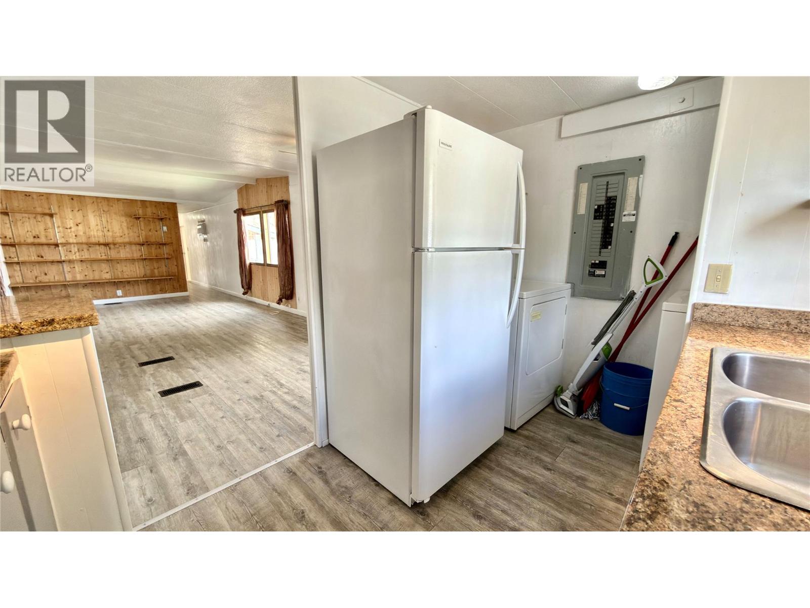 670 Central Avenue, Midway, British Columbia  V0H 1M0 - Photo 27 - 10384050